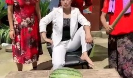 吃瓜村女主任,揭秘乡村基层治理新力量