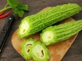 秋千吃瓜,探寻秋千下的悠闲时光
