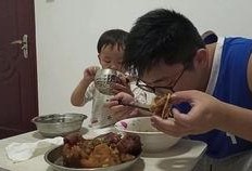 父子打架吃瓜视频,一场家庭纷争的吃瓜大戏