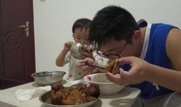 父子打架吃瓜视频,一场家庭纷争的吃瓜大戏