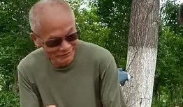 西宁回民阿爷吃瓜