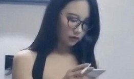 宿舍眼镜妹吃瓜,揭秘校园八卦风云