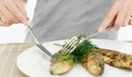 恶俗吃鱼吃瓜图片,网络恶搞风潮再起