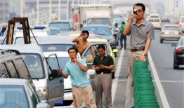 东阳吃瓜群众事件,网络舆论下的社会现象解析