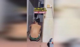 楼上吵架夫妻吃瓜,楼下居民化身“吃瓜群众”