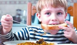 闹鬼婴儿吃瓜,揭秘神秘瓜田之谜