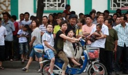 围观吵架吃瓜郸城,吃瓜群众热议不断