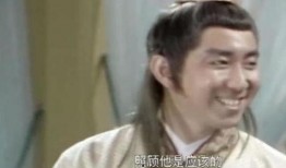 丑男吃瓜梳头图片,趣味瞬间引发网友热议