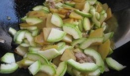 吃角瓜会失眠吗,吃角瓜引发失眠？揭秘角瓜与睡眠的关系