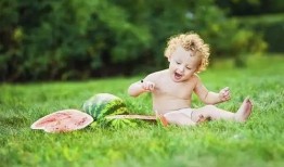 宝宝吃瓜视角,瓜果乐园的甜蜜探险记